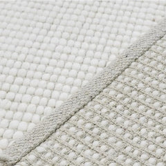 Handwoven Natural Fiber Rug – Timeless Quality for Everyday Living（Particles）